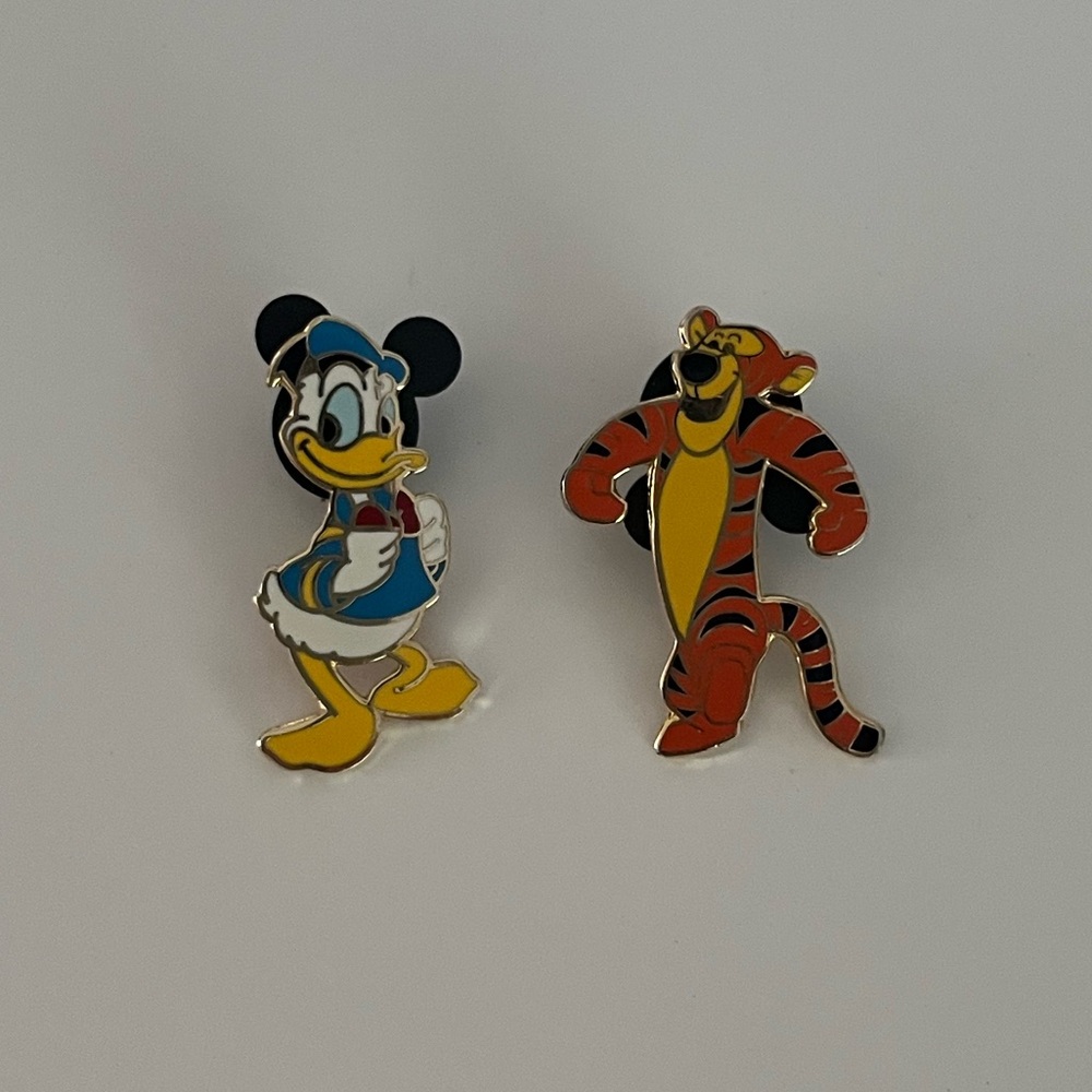 Disney Parks Donald Duck & Tigger Collector Pins – Set of 2